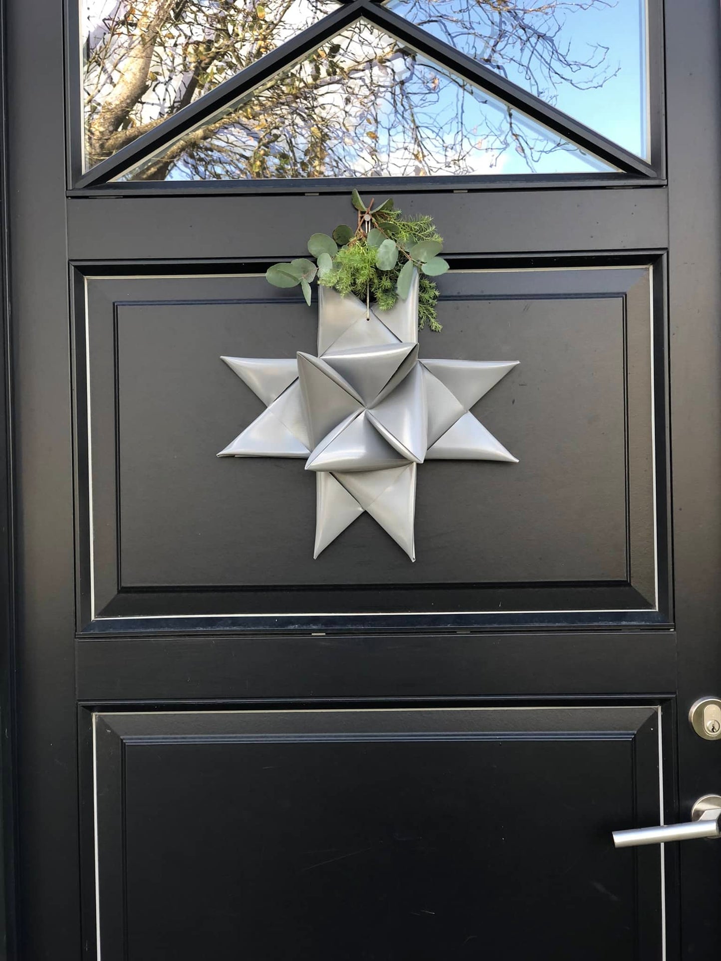 Fröbelstern Grau 32 cm flach – Wetterfester Türstern aus Tarp (Outdoor geeignet)