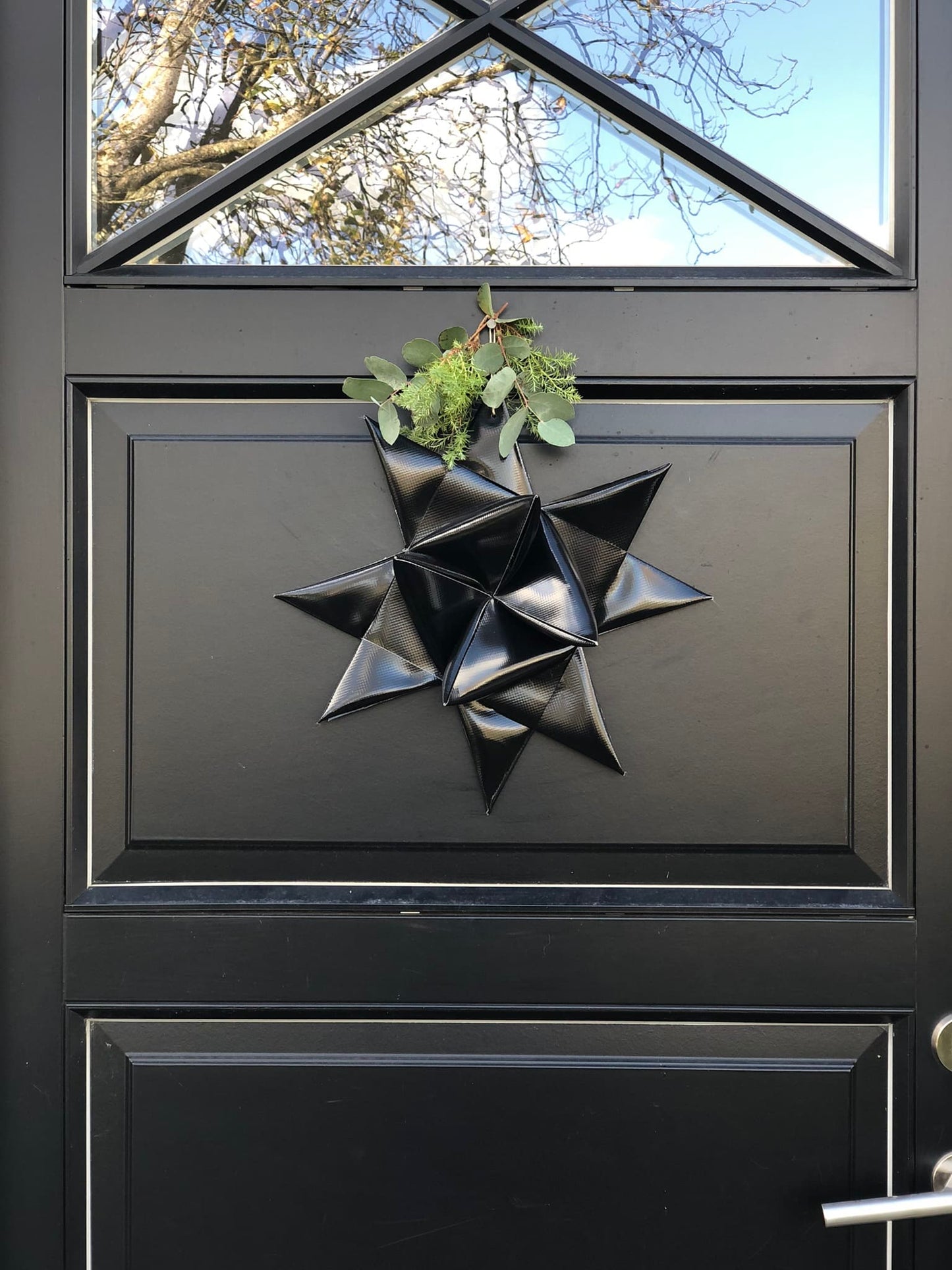 Fröbelstern Schwarz 32 cm flach – Wetterfester Weihnachtsstern aus Tarp für Türen (Outdoor geeignet)