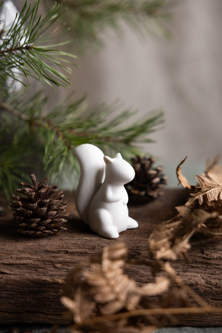 Storefactory Otis Eichhörnchen – Dekofigur Weiß 5x3x6cm