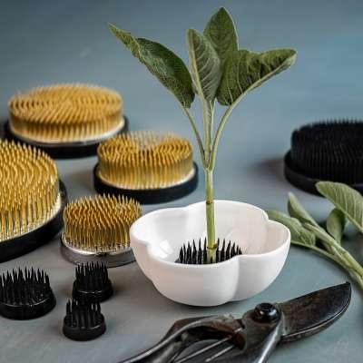 Blumensteckigel KENZAN 90 mm schwarz - Klatt Objects - Klatt Objects - Zubehör für Kunst- & Bastelwerkzeuge - DerGartenmarkt.de shop.dergartenmarkt.de